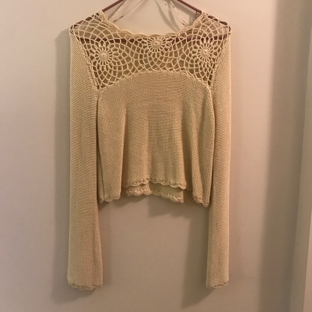 Long sleeve crochet crop top!